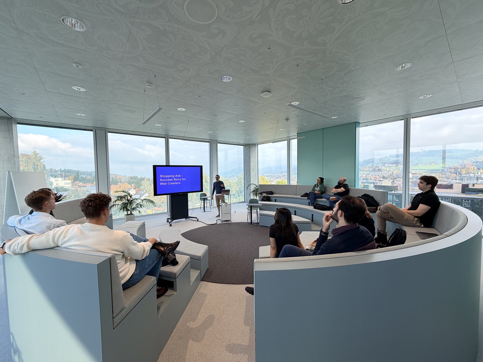 Wide view of the Computer Science Insights talk in the SQUARE Arena at HSG