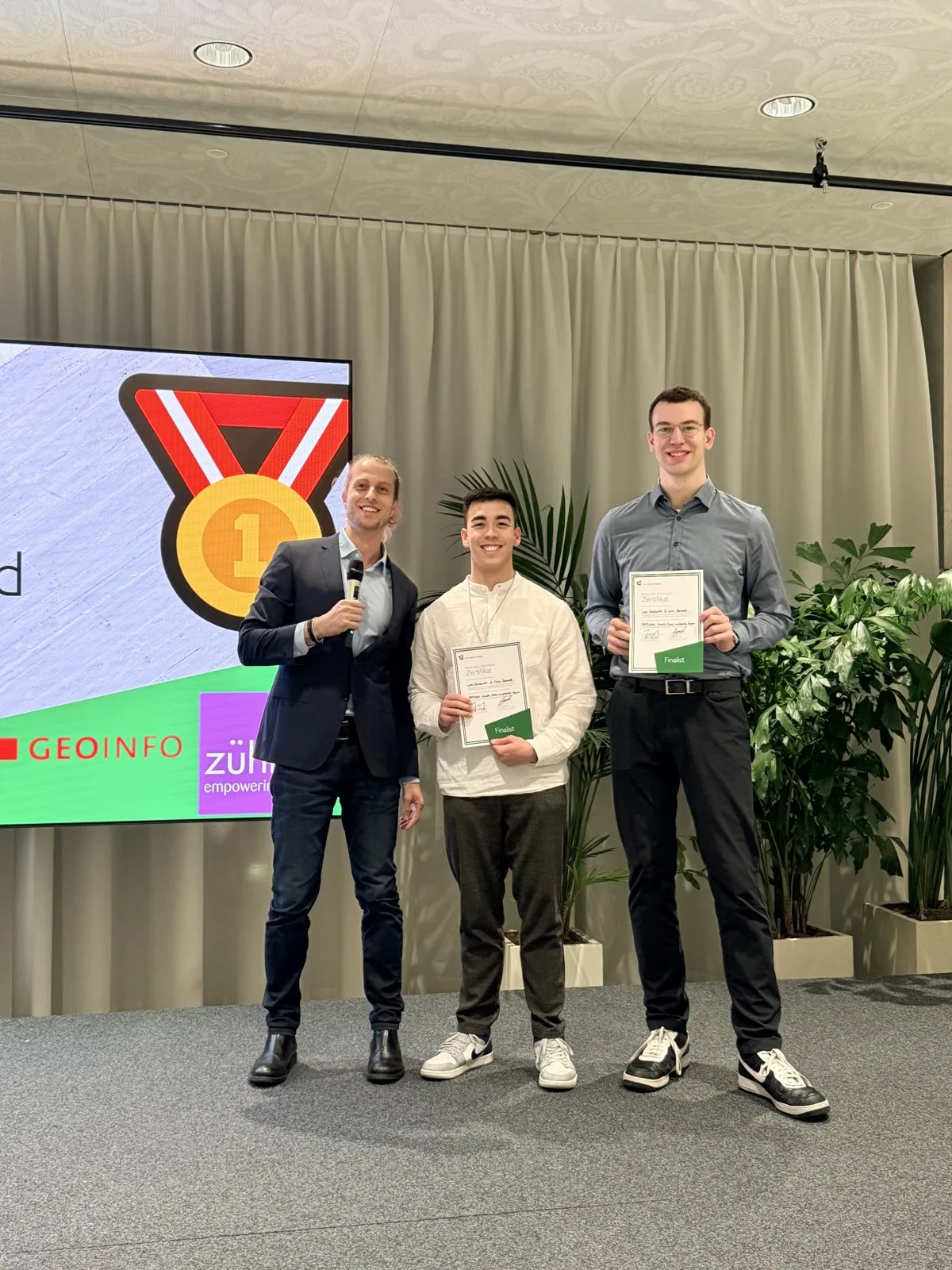 Colin Berendt and Loris Klindworth with their finalist certificates at the SCS Student Conference